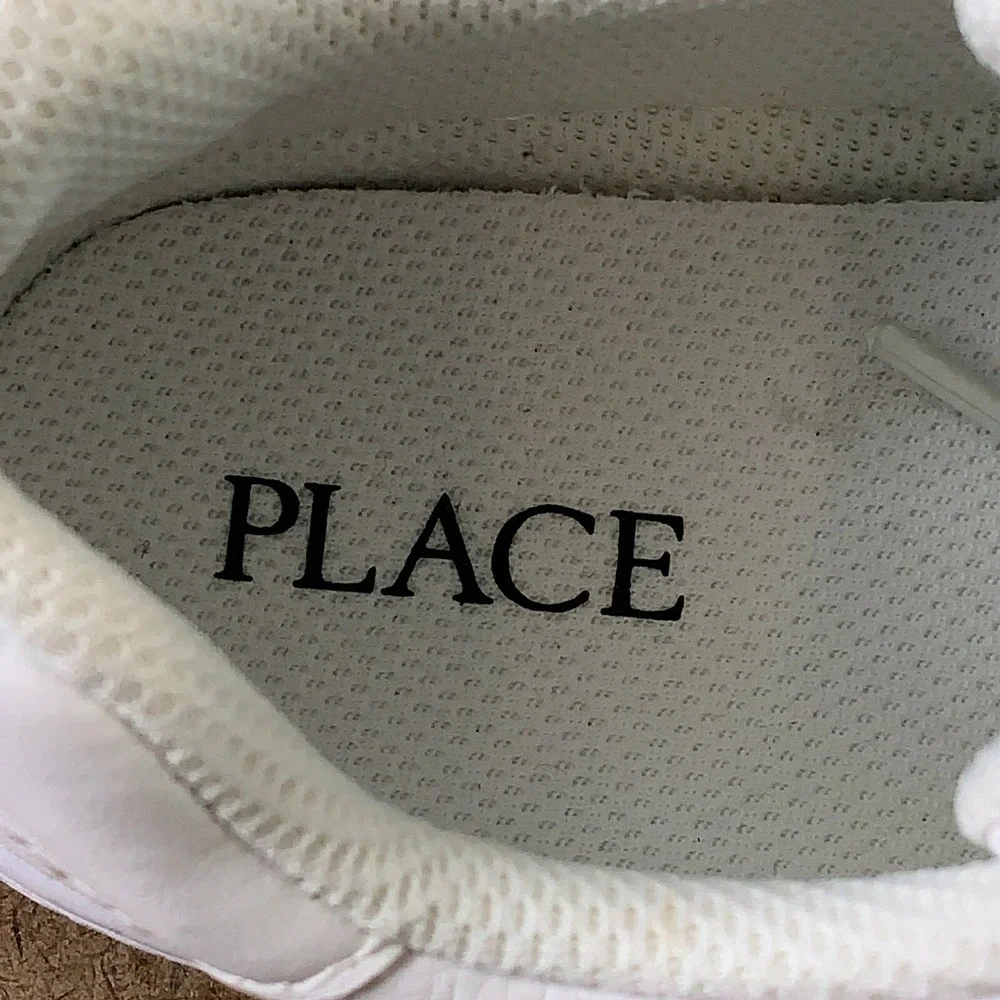 The Children's Place Boys Size 2 White Uniform Faux Leather Low Top Sneakers NWT